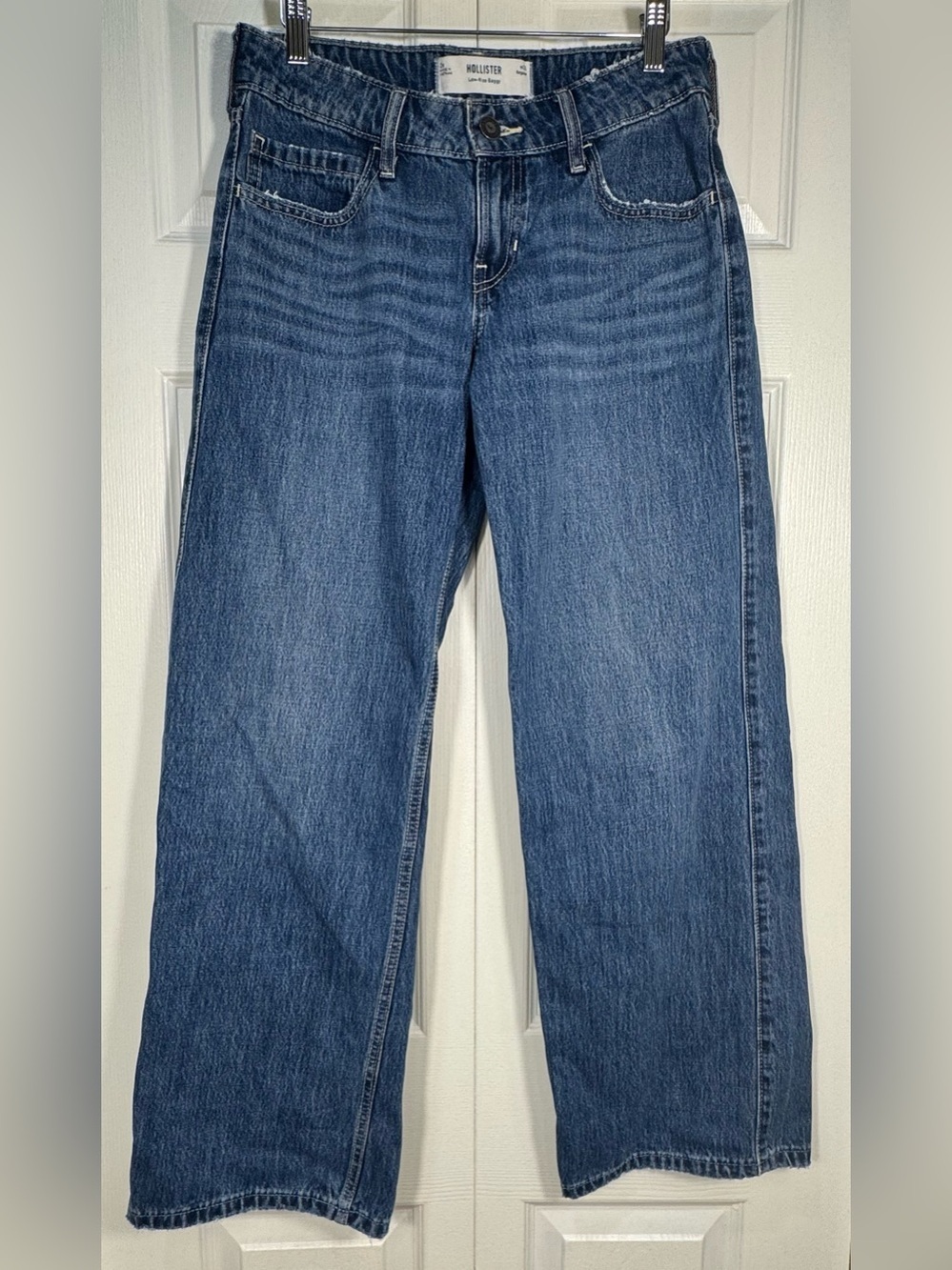 Hollister Low-Rise Baggy Jeans Medium Wash Size 2R (W26) EUC